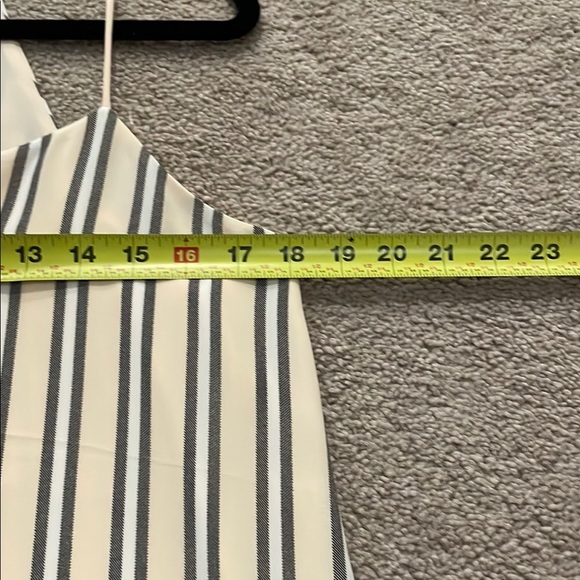 Express Cream Striped Professional Top NEVER WORN - Picture 4 of 5